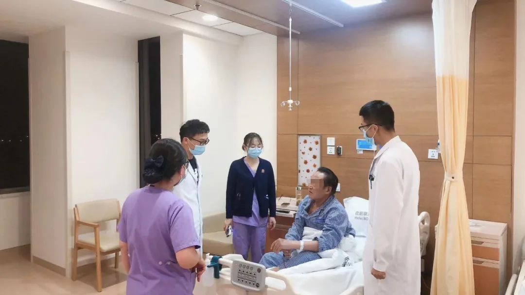 合肥京东方医院综合外科晚夜间医护团队共同查房，再筑一道患者安全防线