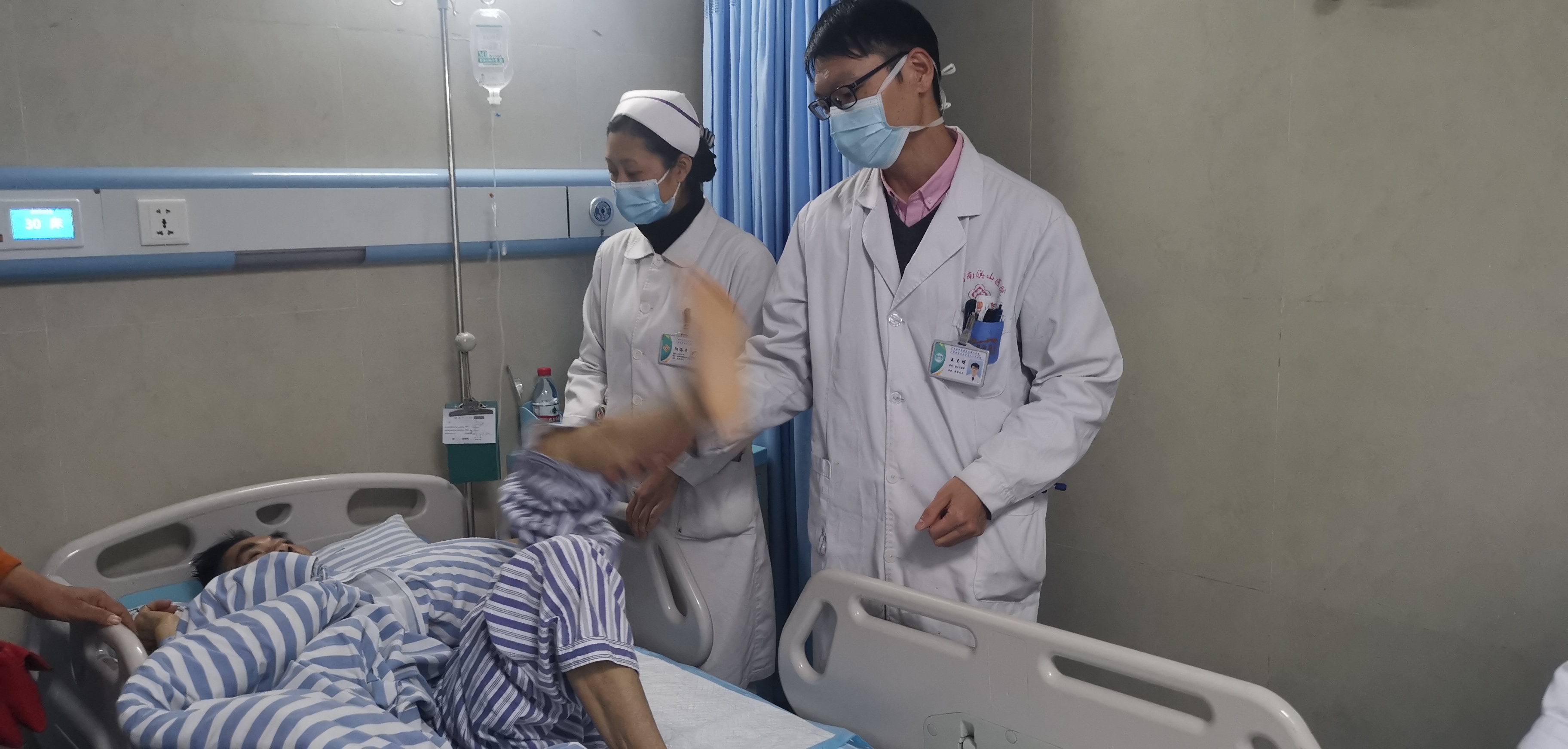 广西壮族自治区南溪山医院热心门诊护士连「救」三人