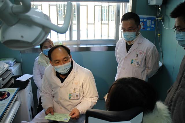 广西壮族自治区南溪山医院周瑞发医生帮助失聪 30 年患者重获新「声」