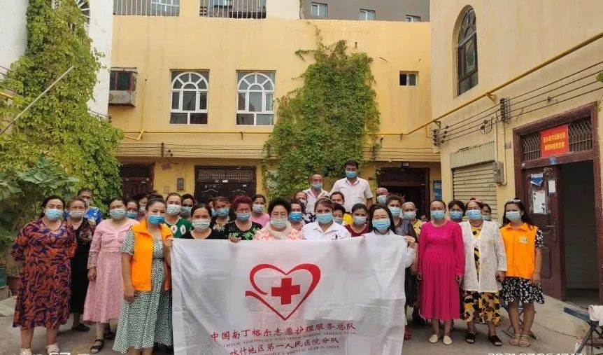喀什地区第一人民医院南丁格尔志愿者开展健康义诊活动