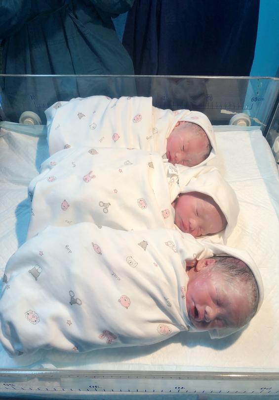 一胎产三子！自然受孕三胞胎孕妇在南昌大学二附院顺利分娩