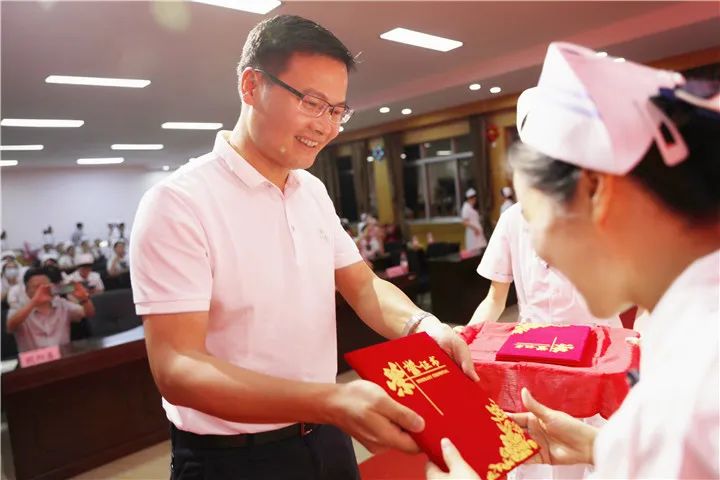 柳州市红十字会医院：最美的鲜花，送给最美的「TA」
