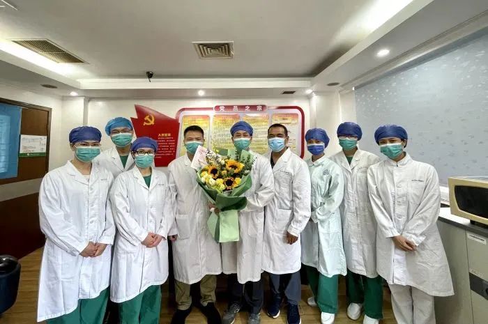 中国医师节 | 致敬广西医科大学附属口腔医院「最美逆行者」，这是他们的节日