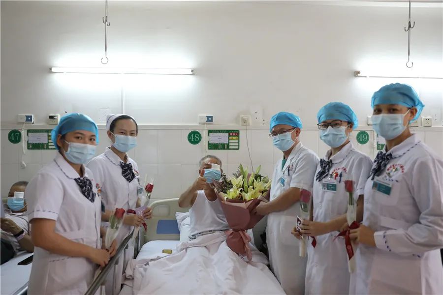 柳州市红十字会医院单日免费百例复明手术顺利实施