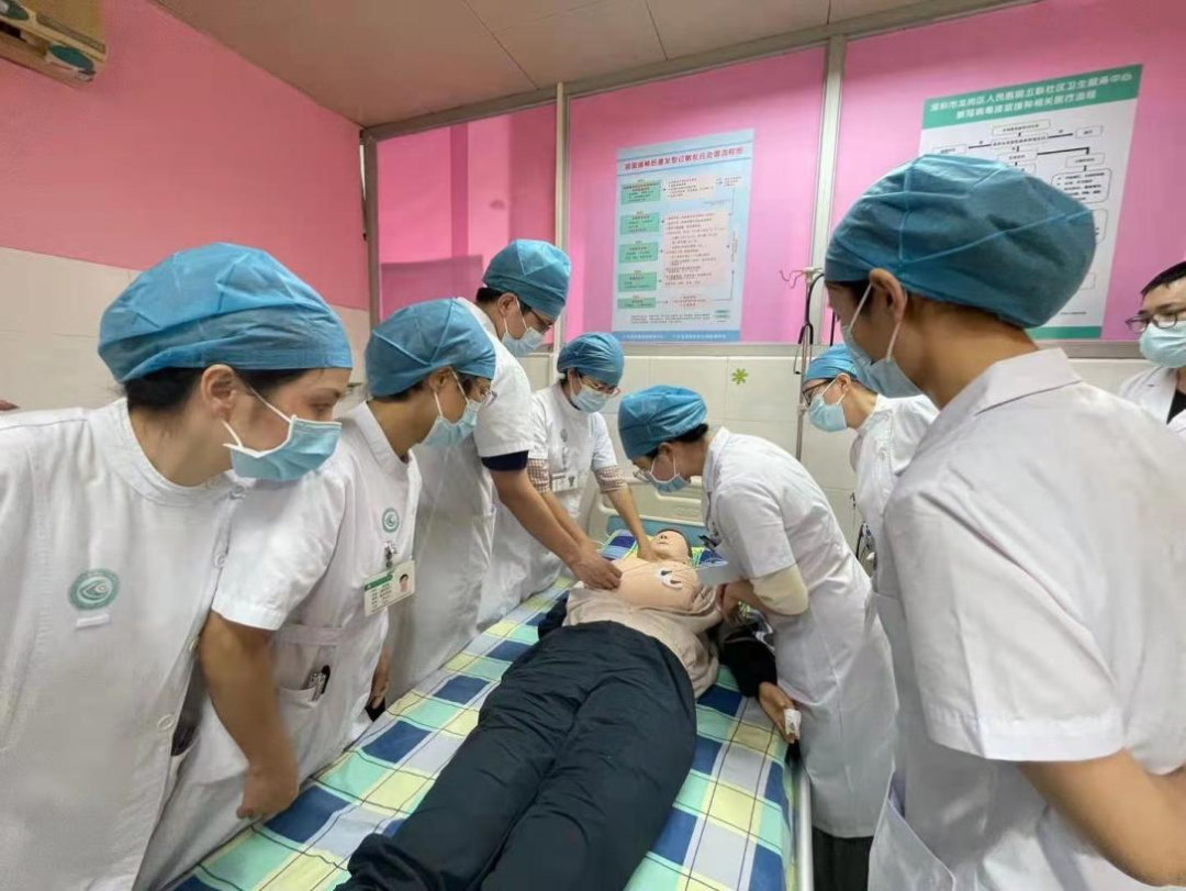 「学史力行，我为群众办实事」——深圳市龙岗区人民医院防疫一线的老党员