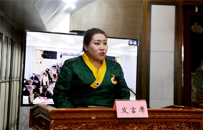 阜康医院护士长获全国劳模称号，锦衣归来受西藏总工会之邀发言