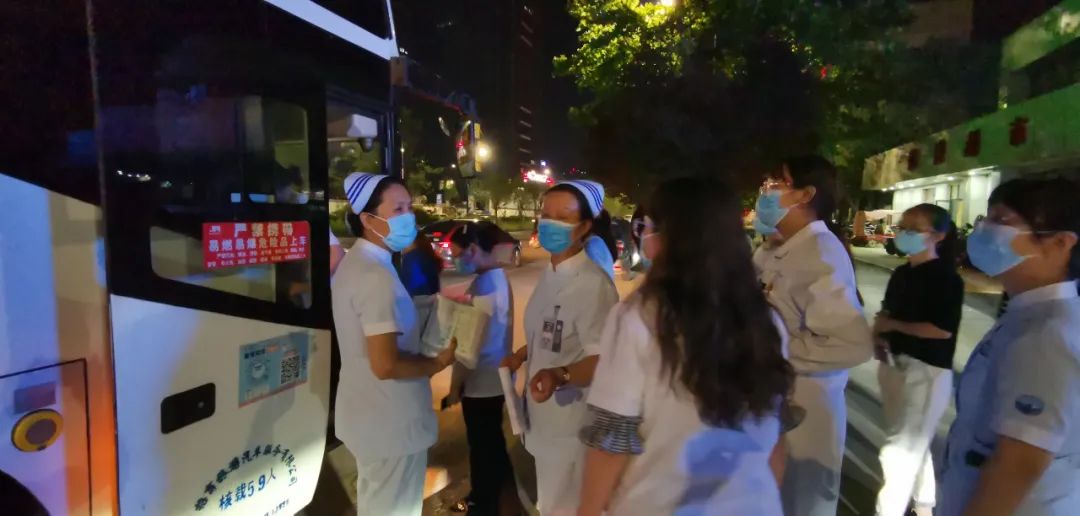 直击郑州市第二人民医院抗疫现场：用希望的盾，抗拒那空虚中的暗夜