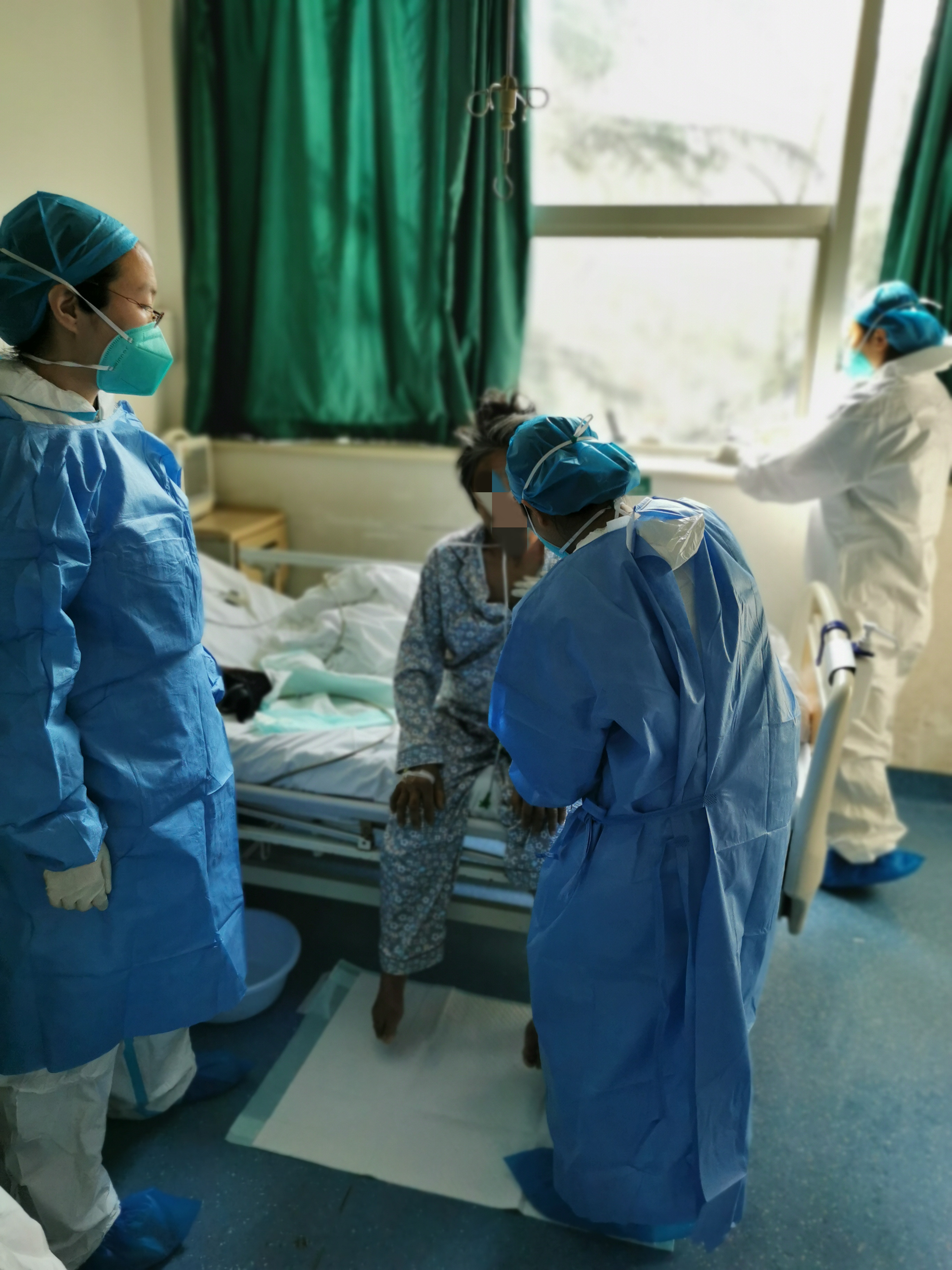 六旬婆婆小伤口拖成重度破伤风 武汉大学人民医院重症医学医护团队精心救治 42 天