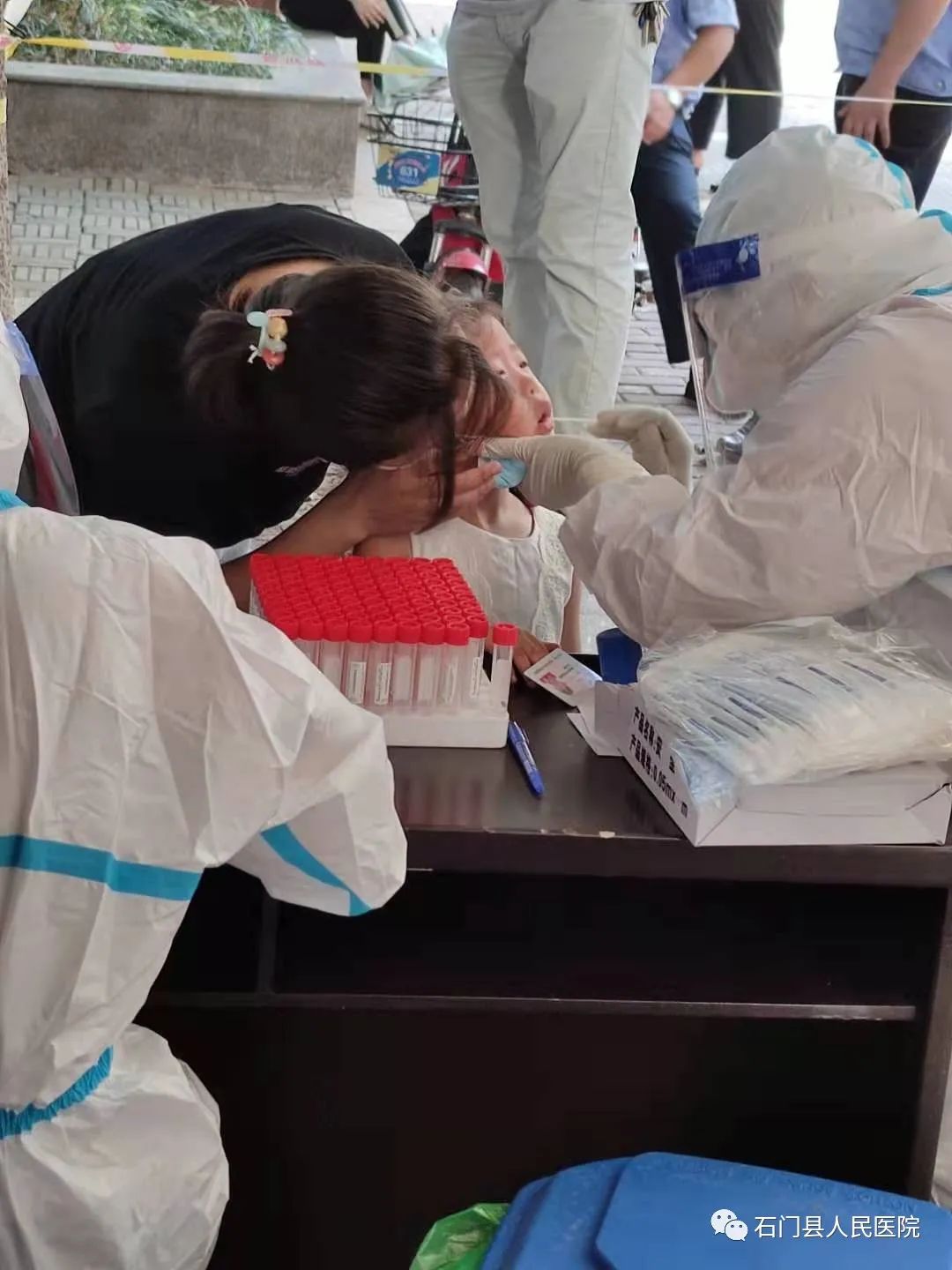 看完这些照片泪目！今天，石门县人民医院 16 名护理人员驰援常德！