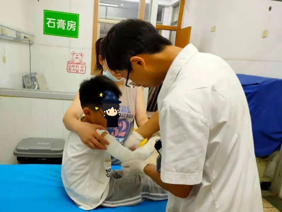 江西省儿童医院骨科专家：孩子骨折时应该这样处理