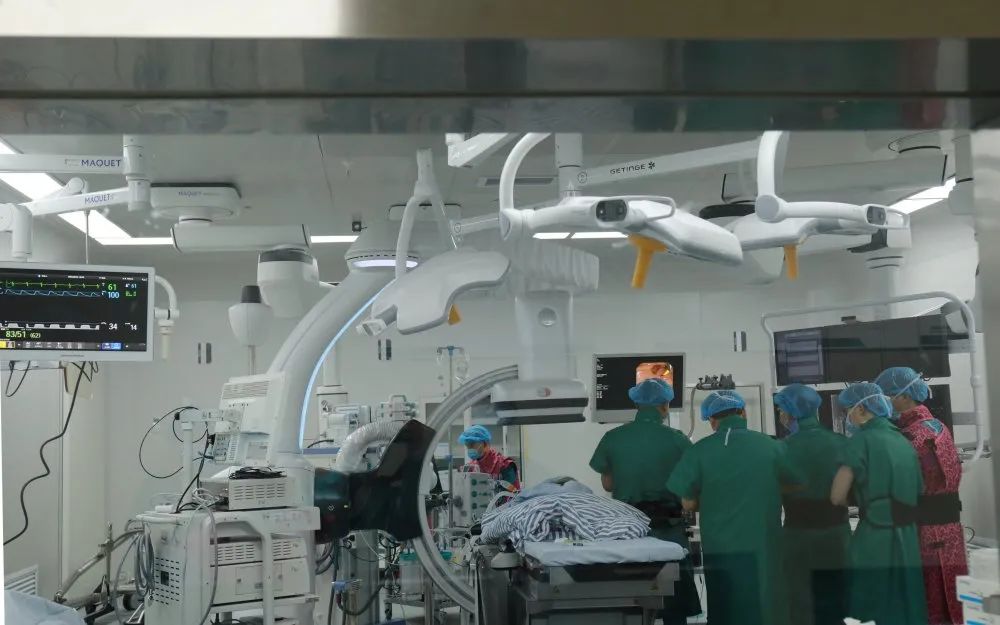 患者多台手术一次实施！贵州顶级杂交手术室正式投入使用