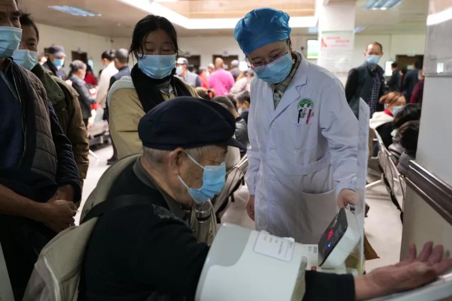 岳池县人民医院推行领导服务日制度
