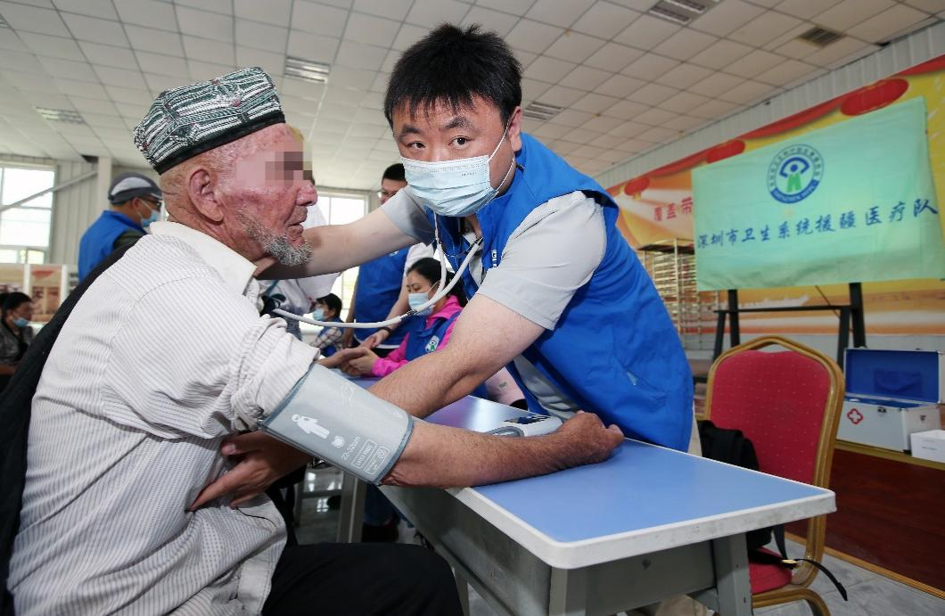 深圳援疆医生张声：用临时组装的ECMO把新冠重症患者救回来