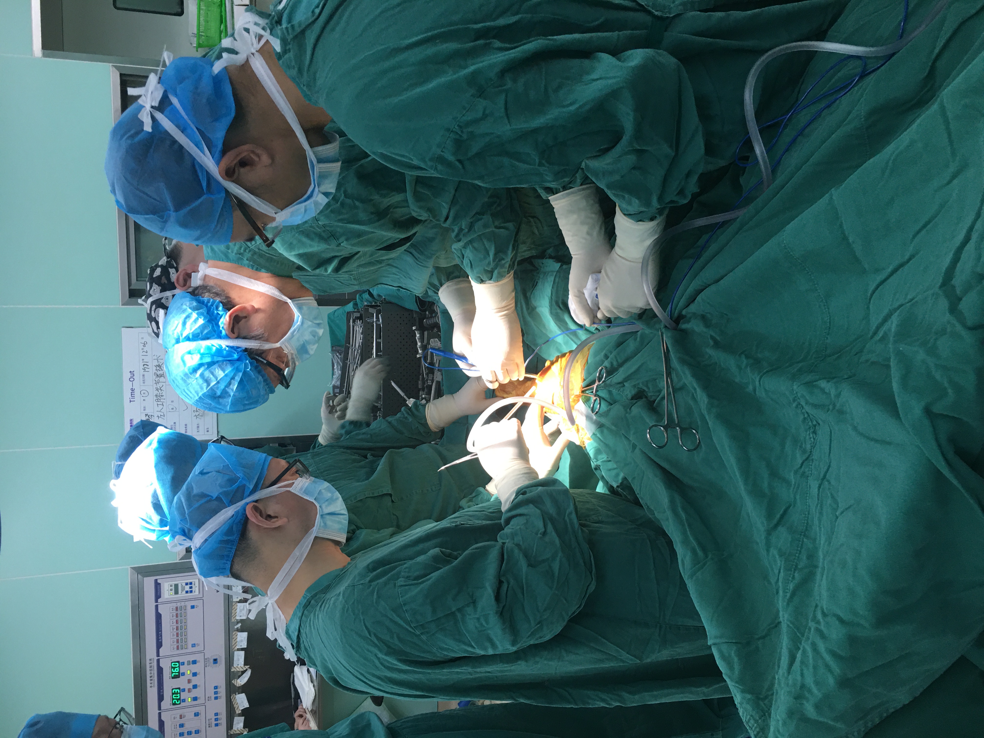 苏州明基医院成功为一位生长发育障碍患者「私人定制」人工膝关节