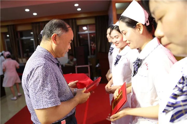 柳州市红十字会医院：最美的鲜花，送给最美的「TA」