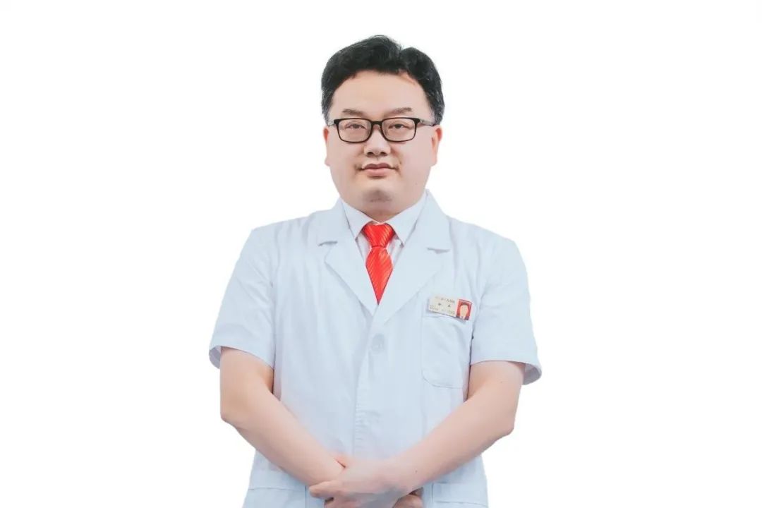 庆祝中国医师节，石门县人民医院 25 名医师受表彰