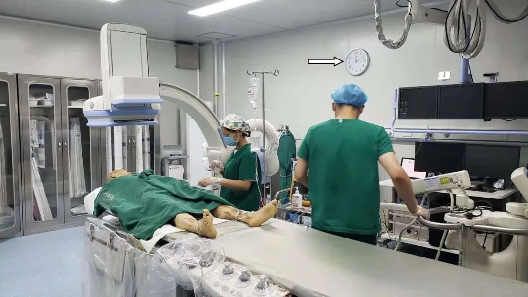 四川宝石花医院外周介入团队急诊在局部麻醉下成功开展经颈静脉肝内门腔静脉分流术
