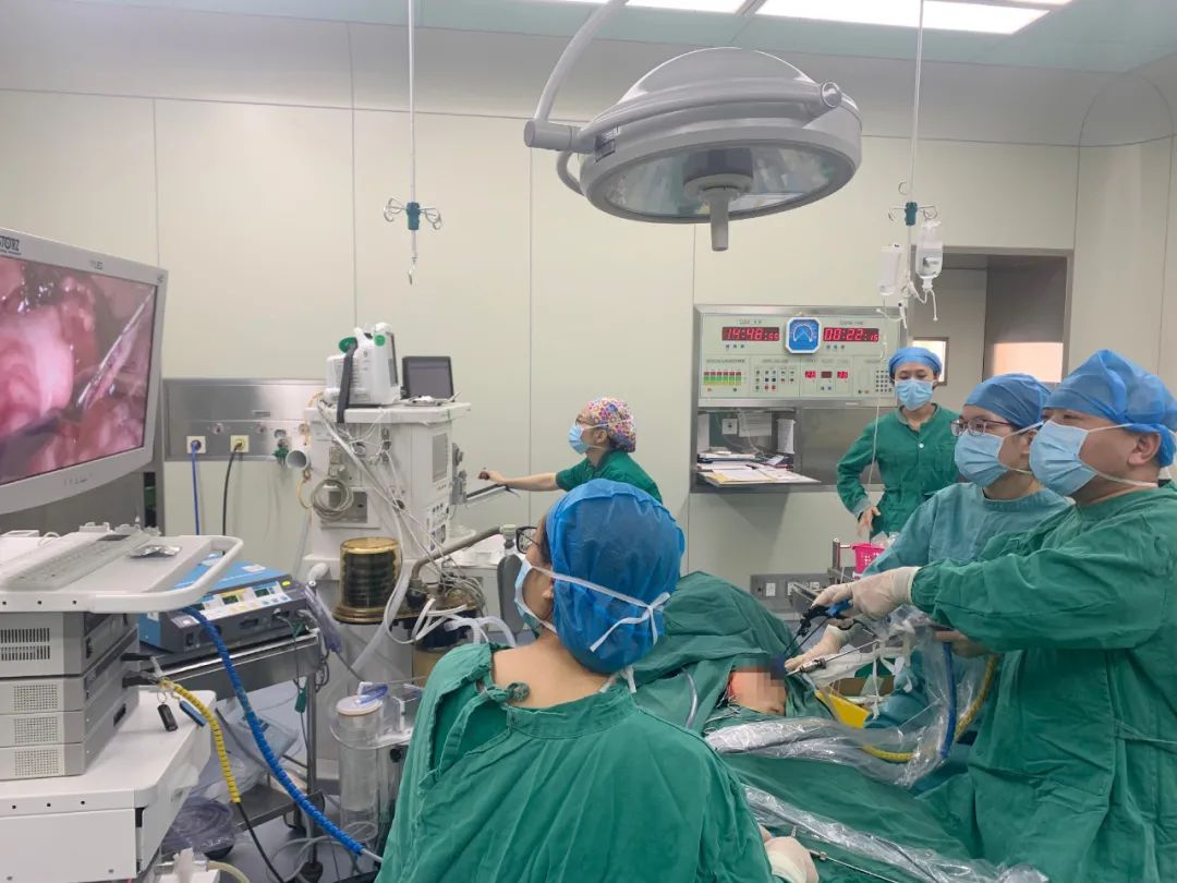 微创腔镜技术新突破：江西省儿童医院微创治疗低龄男婴双侧肾积水