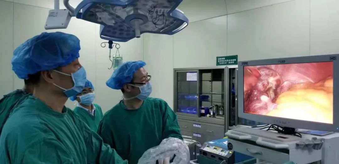 微创「拆弹」，肝胆外科成功实施腹腔镜下肝血管瘤微波消融术