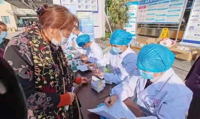 岳池县人民医院成功开展 2020 年糖尿病日大型义诊活动