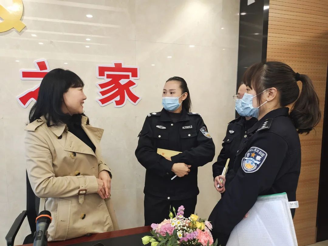 受患者欢迎的女医生：健康美丽，她比患者想得更周到
