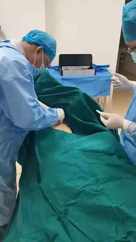 前海人寿广州总医院成功开展首例内科胸腔镜对胸水患者的检查