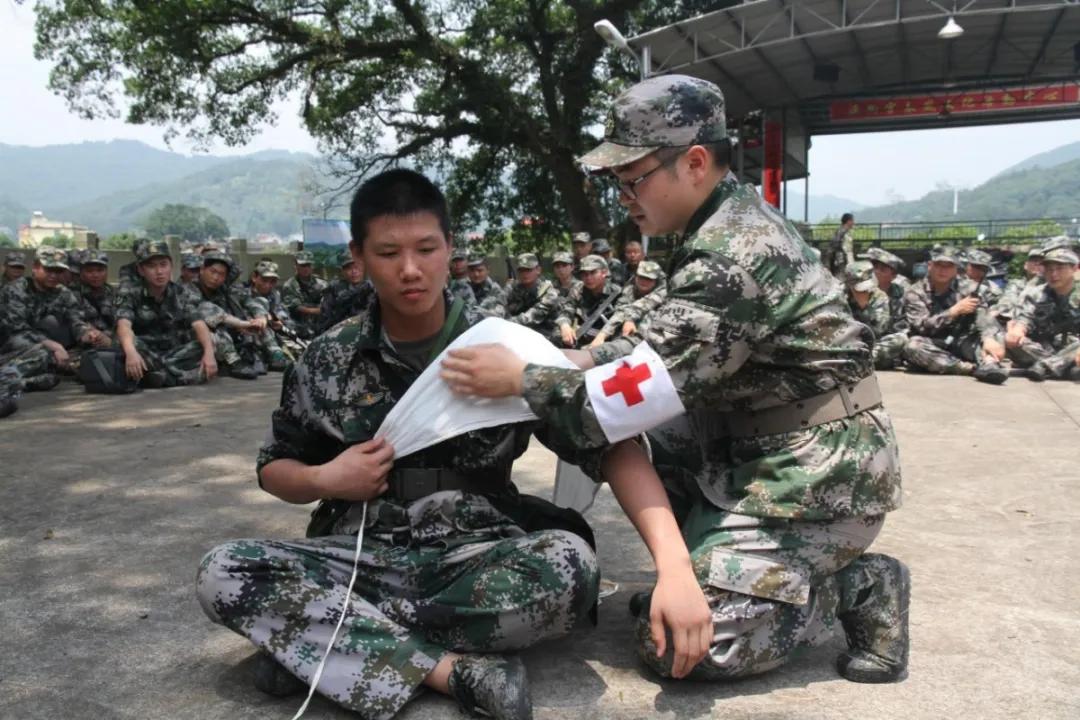 涵江医院民兵医疗救护分队参加涵江区人武部组织民兵应急连拉动演练主题党日活动