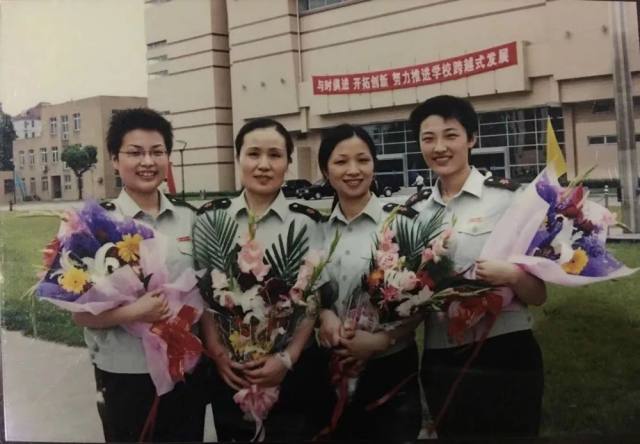 抗疫前线|军医儿子延迟婚礼请缨走上抗疫「战场」，军护母亲大义含泪相送