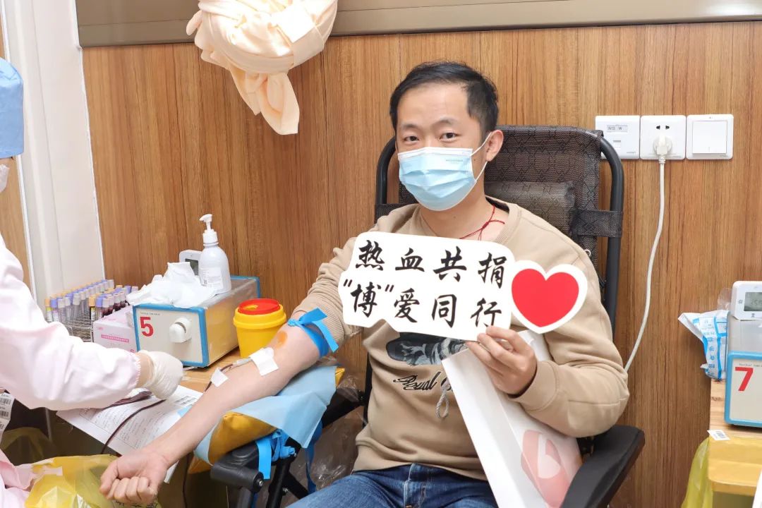 为 100 人点赞！上海力泉医院半天爱心献血近 15000 ml！