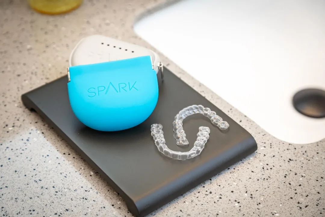 「维乐口腔x奥美科」强强携手，率先发布美国 Spark™精准隐形矫正新品