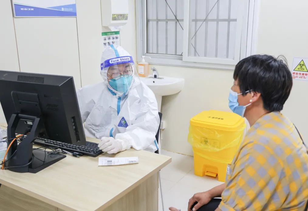 南京江北医院发热门诊：24 小时「超负荷」运作的背后