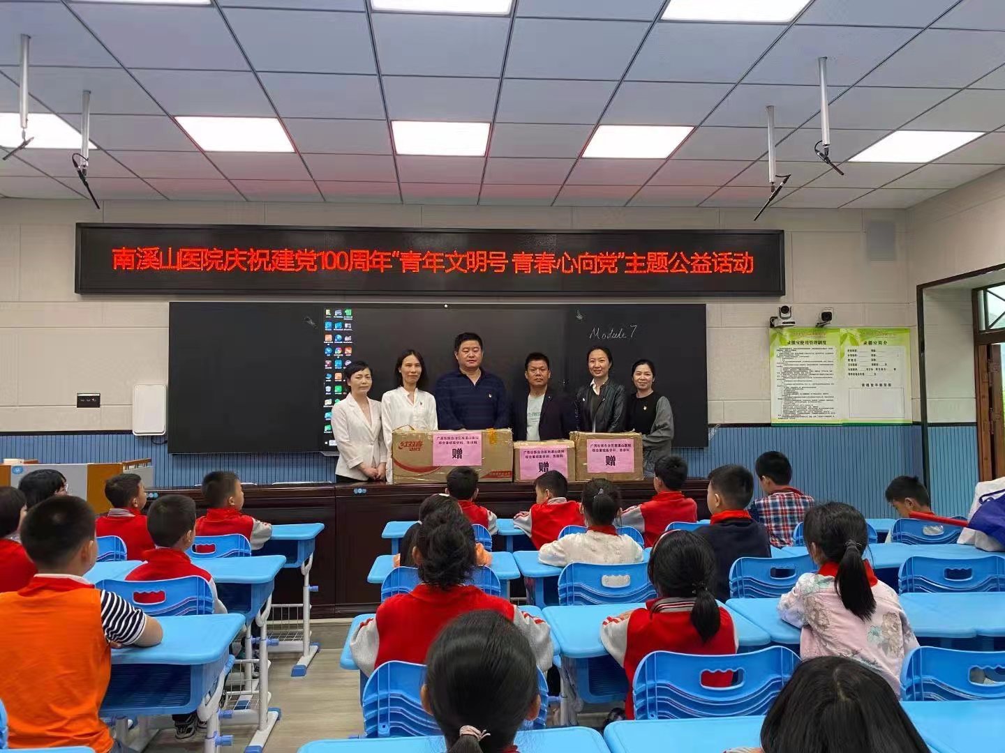 韦妍飞：生命的「守门员」  ——记广西壮族自治区南溪山医院优秀共产党员韦妍飞