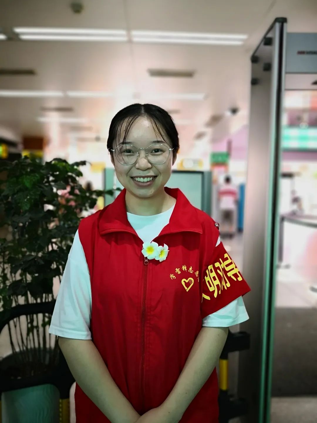 这个夏天，有一束光彩来自这群大学生