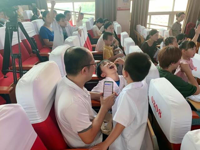 福建国药东南医院联合涵江实验小学共同开展「小小牙医」活动