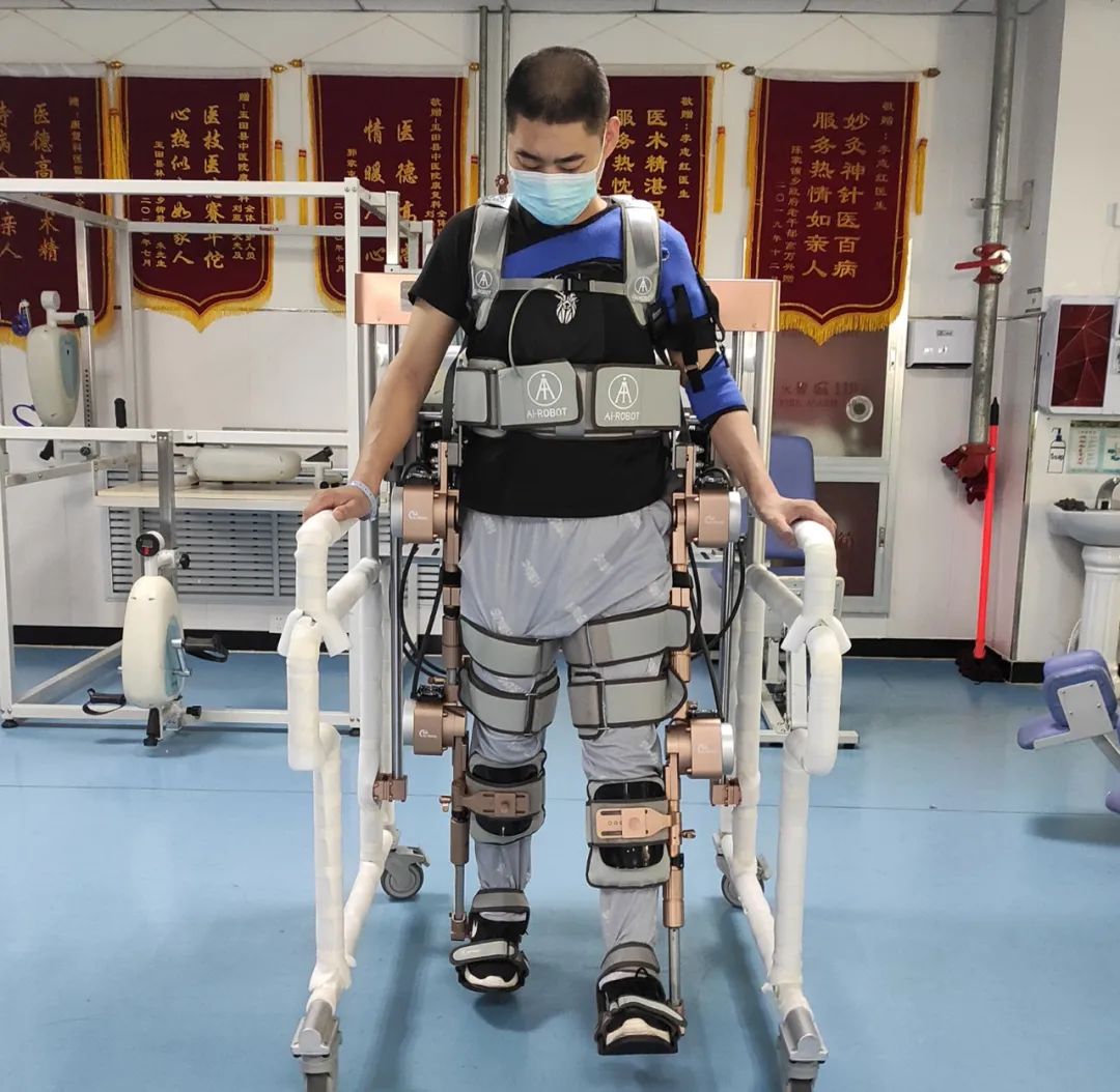 下肢步行机器人走进玉田县中医医院