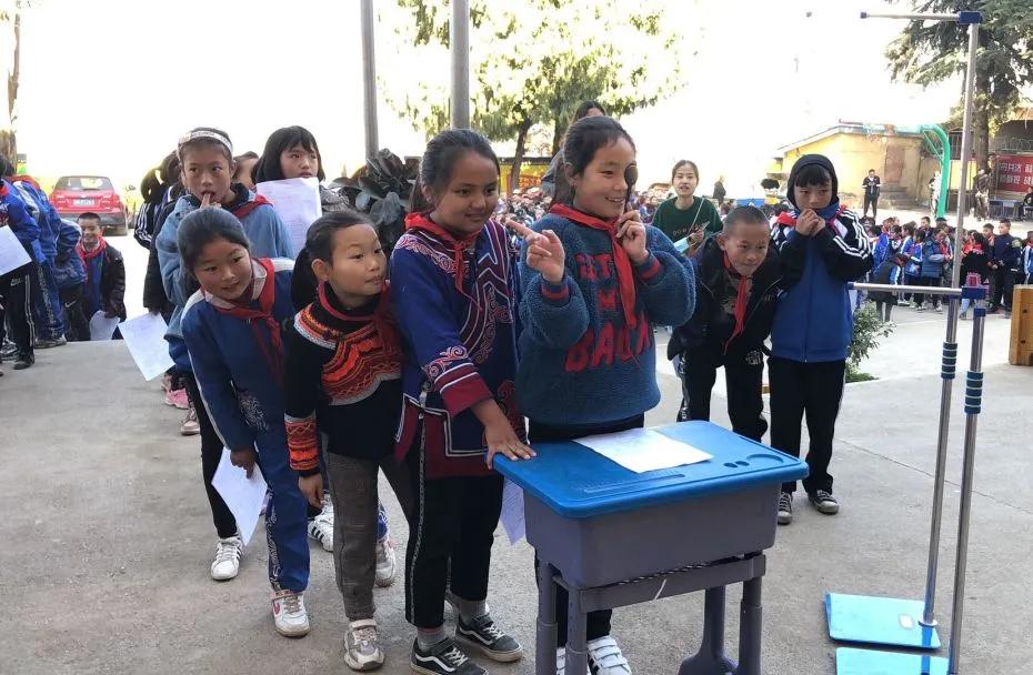 成都京东方医院医疗队走进凉山彝族自治州美姑县