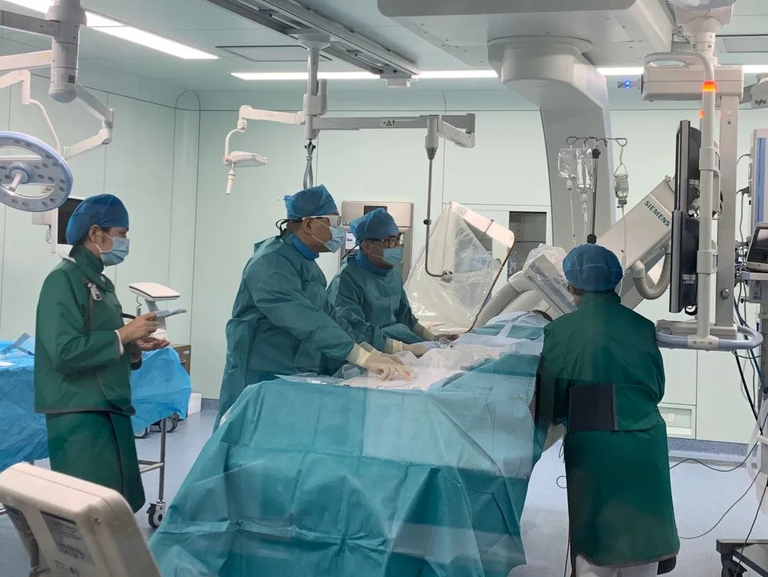 撑起生命通道：前海人寿广西医院心血管内科成功实施冠状动脉支架植入术