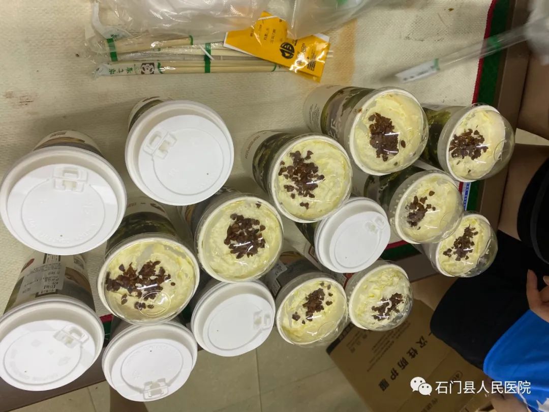 看完这些照片泪目！今天，石门县人民医院 16 名护理人员驰援常德！