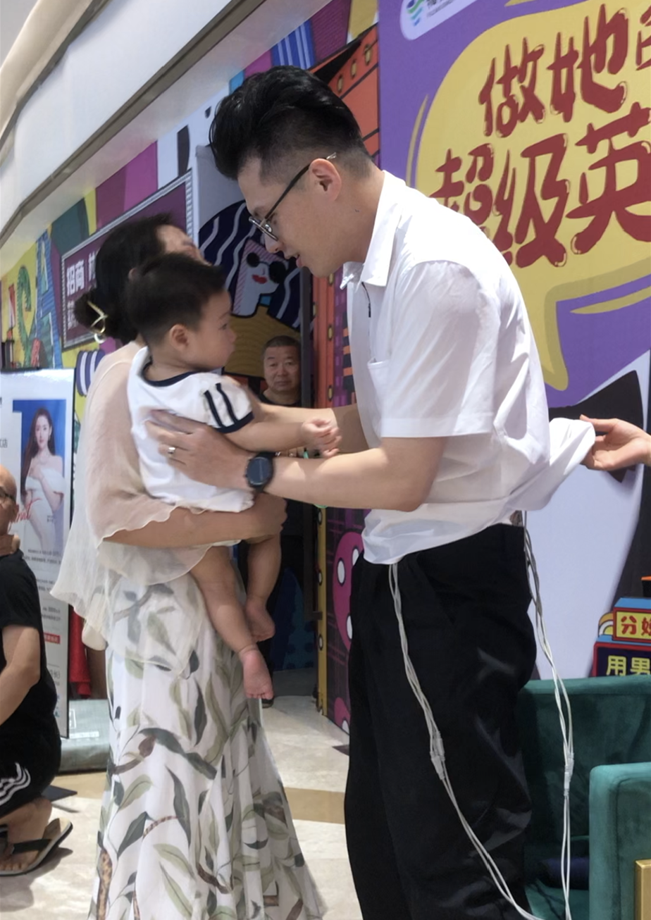 父亲节，这群男人挑战了一把「生娃的快乐」