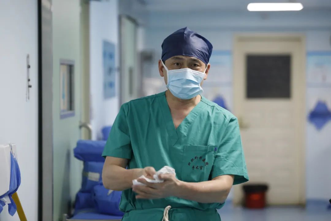 上海第二军医大学附属东方肝胆外科医院周伟平：医生的使命，是为了患者迎难而上