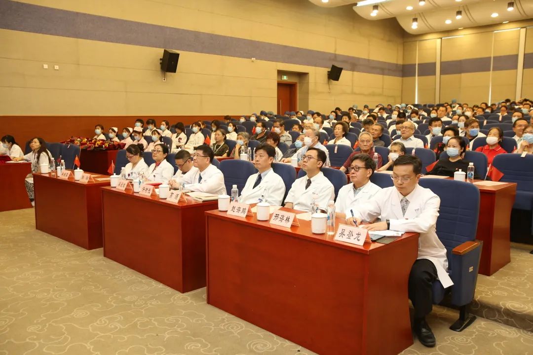 同济大学附属同济医院庆祝中国共产党成立 100 周年「两优一先」表彰大会