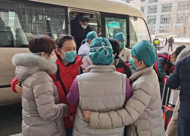 北京大学国际医院援鄂抗疫国家医疗队正式出征