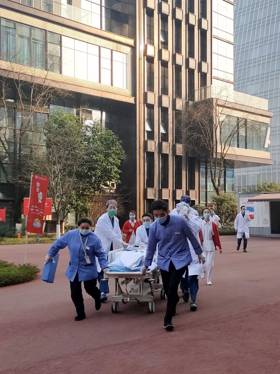 反复吐血一个多月，重庆北部宽仁医院抢救成功