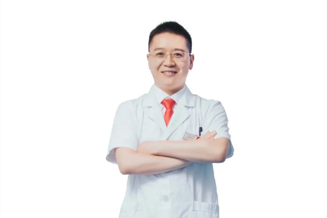 庆祝中国医师节，石门县人民医院 25 名医师受表彰