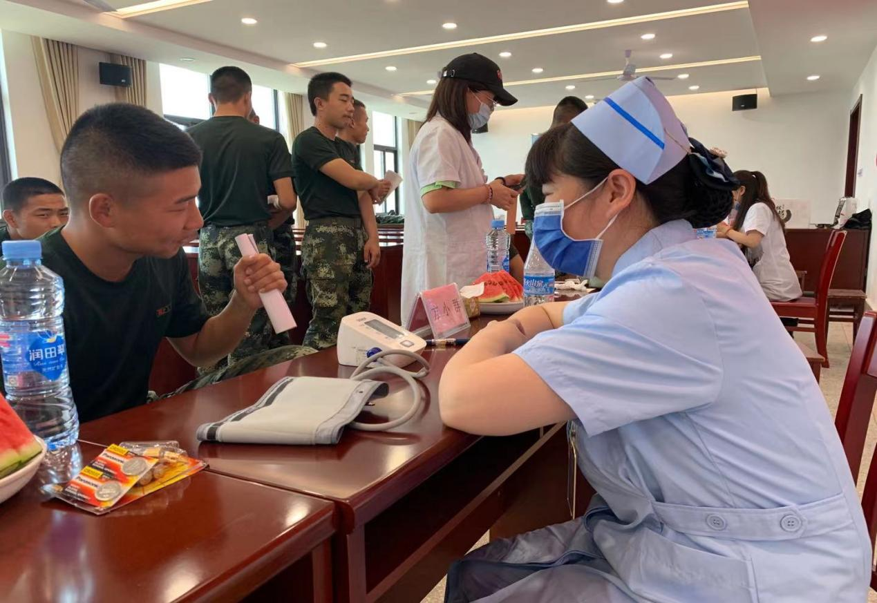 军民鱼水情!南大二附院康复医学科开展「八一」拥军义诊活动