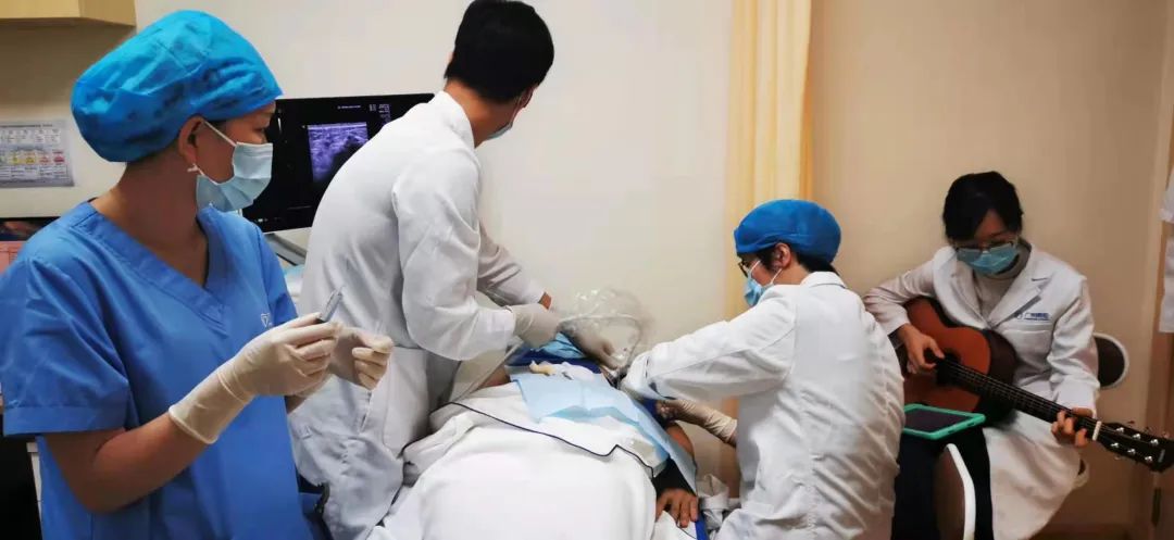 音乐声中开始，明星团队主刀——广州泰和肿瘤医院的音乐治疗走进手术室
