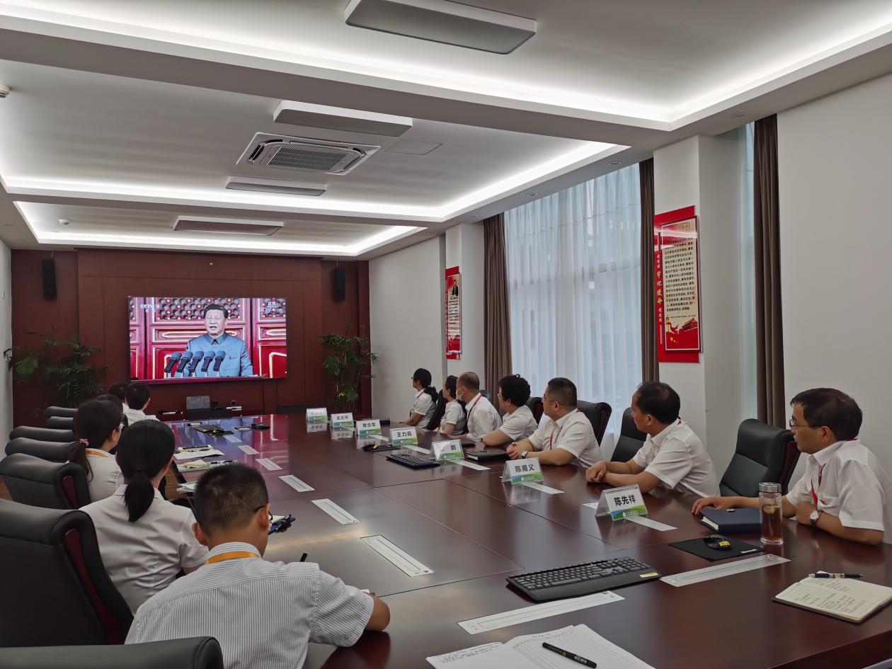 武汉市肺科医院医患共同收看庆祝中国共产党成立 100 周年大会直播