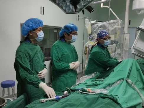 郑州大学第五附属医院血管外科成功举办「载药新器械研讨会暨领航者讲堂」