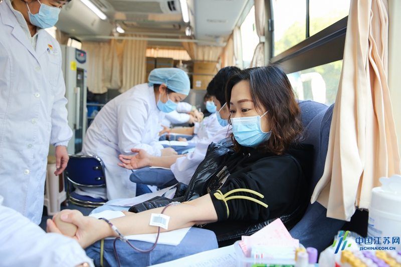 南京儿童医院 221 名医护人员「组团」献血 56940 毫升