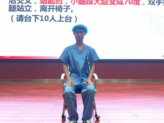 职业礼仪要规范 ，用心服务无止境